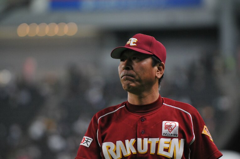 楽天コーチ時代の佐藤義則　©︎Hideki Sugiyama