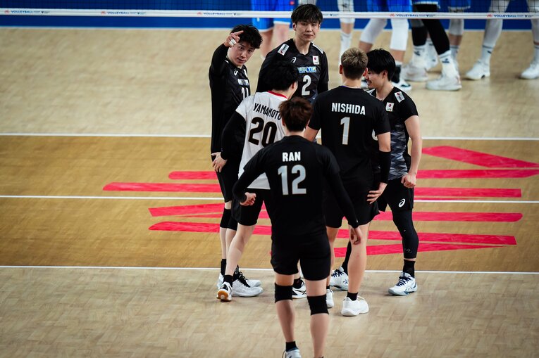 石川祐希（VNLスロベニア戦）　©︎Volleyball World