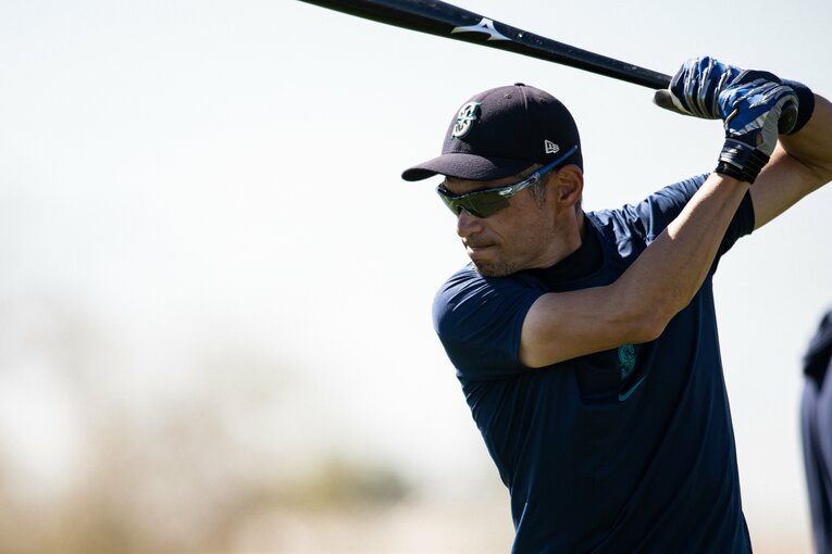 マリナーズ会長付特別補佐兼インストラクターを務めるイチロー。写真は今年のマリナーズのスプリングキャンプでバットを振る姿　©Nanae Suzuki