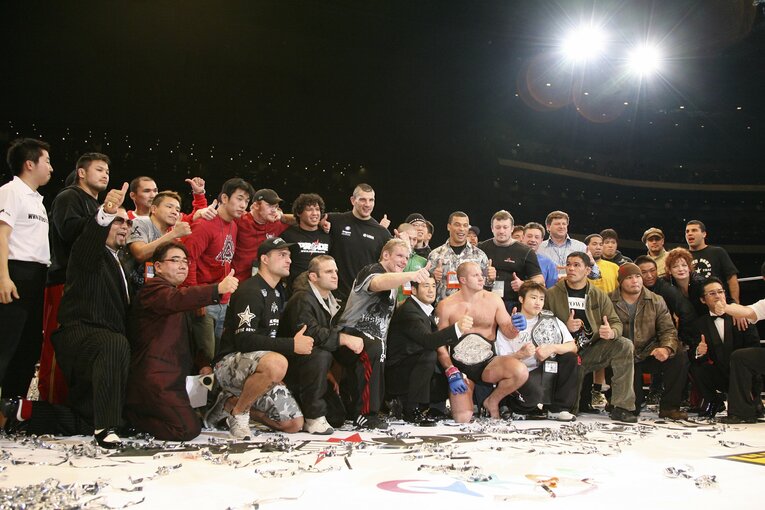 『PRIDE 男祭り 2006』の集合写真。結果的にPRIDE最後の大晦日興行となった　©Toshiya Kondo