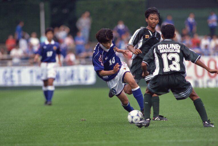 1998年アジアユース選手権で得点王に輝いた本山　©︎AFLO