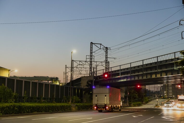 洲崎球場跡地の近く、写真の線路の先には東京メトロの深川車両基地も