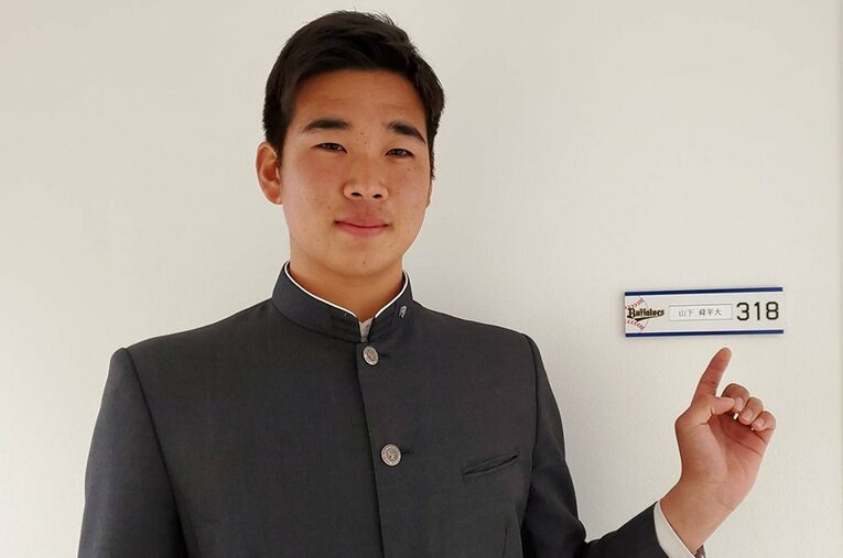 オリックスの大きな期待を背負うドラフト1位ルーキー山下舜平大。背番号は「12」 ／ photograph by ORIX BUFFALOES