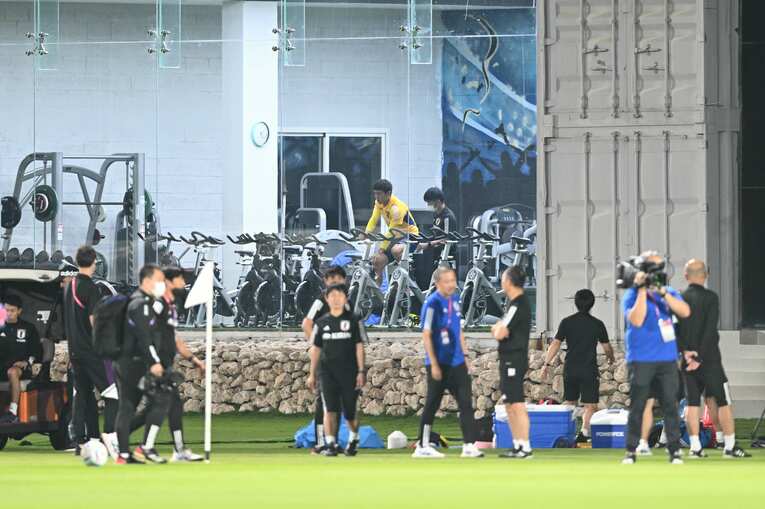 29日、別メニューをこなす遠藤　©Takuya Kaneko／JMPA