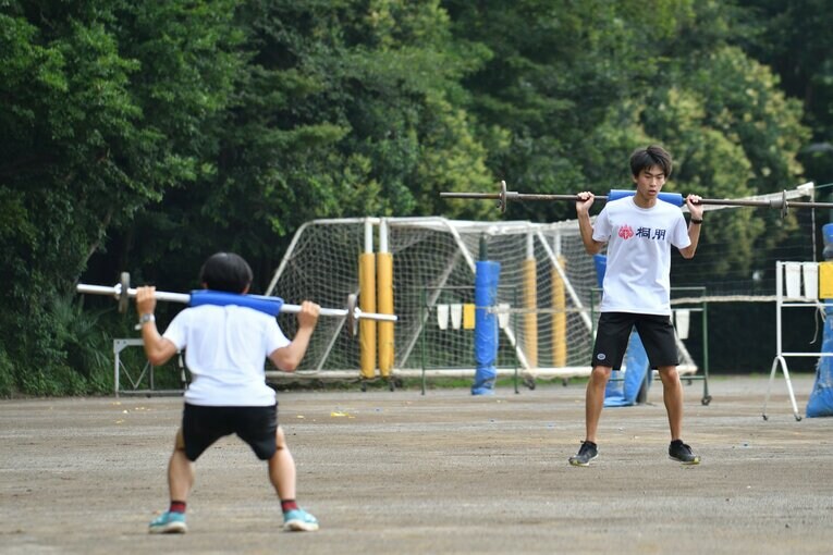 トレーニングに励む現在の桐朋中高陸上部のメンバーたち　©Hideki Sugiyama