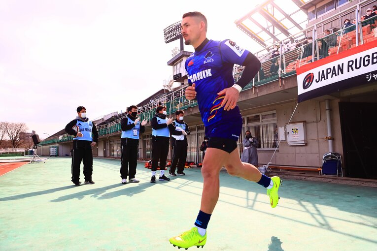 試合後の会見で心境を言葉にした屋宜ベンジャミンレイ主将　©︎JRLO