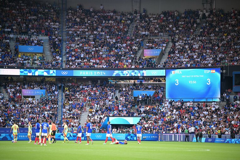 男子サッカー決勝、スペインの相手は開催国フランスということもあって満員だったが　©Takuya Kaneko/JMPA