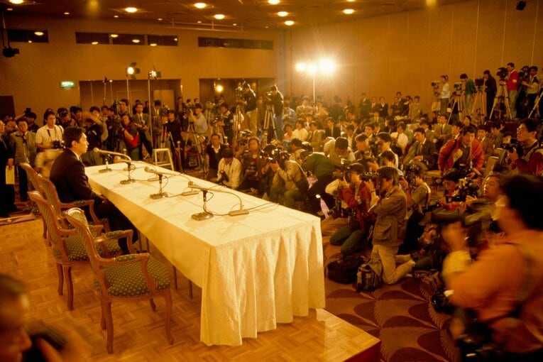 巨人時代の江川卓。引退会見　©BUNGEISHUNJU