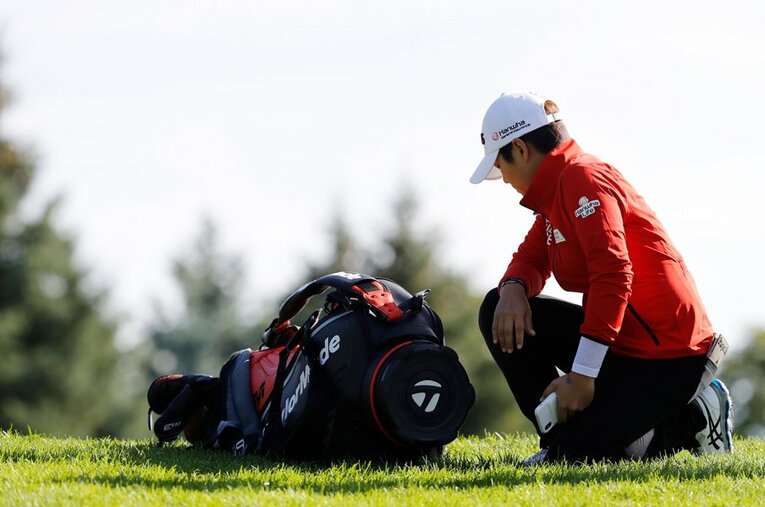 2019年カナディアンパシフィック女子オープン初日、プレー中に何度も座り込んだ野村敏京。医師に引退勧告を受けるほどの腰を怪我に悩まされてきた ／ photograph by Shizuka Minami