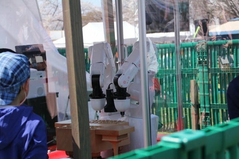 藤井聡太竜王「大変参考になったで“ござる”」初出演した《人間将棋》を現地取材… 観る将マンガ家が超楽しんで描いてみた(36)