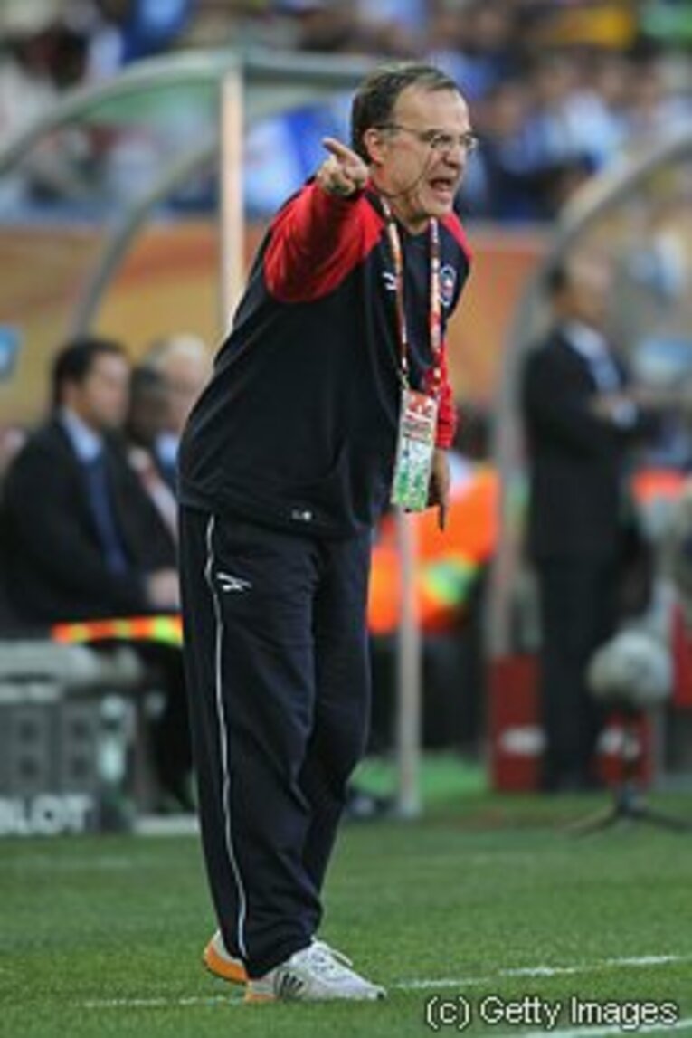 ＜チリ代表を変えた指揮官＞ 奇人ビエルサと攻撃絶対主義。(3)