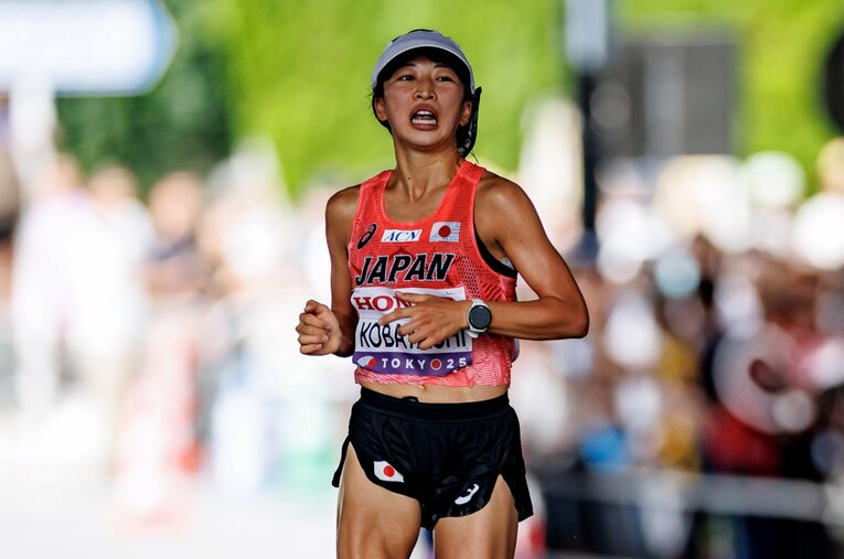 酷暑のコンディションの中行われた女子マラソンで一度は入賞圏外まで弾き出されたが、持ち前の粘りで最後は7位まで順位を上げた小林香菜　©Kiichi Matsumoto