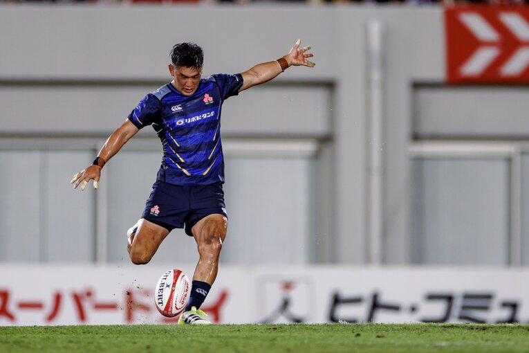 この日はキックの精度を欠いた22歳のSO李承信。たくさん失敗を重ねて、W杯で実力を発揮してほしい　©︎Kiichi Matsumoto