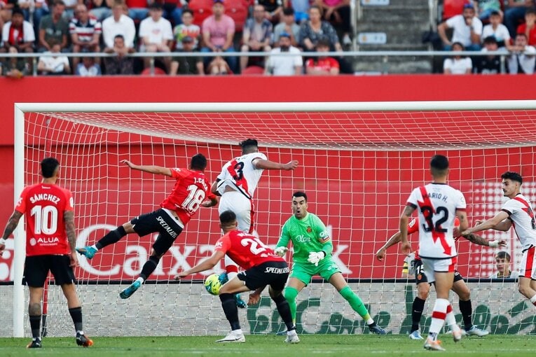 「クボ、ユニホームお願い」来季のレアル去就報道が出てもマジョルカで愛される久保建英…「残留か降格の最終節」で輝くか〈撮影者の視点〉(35)