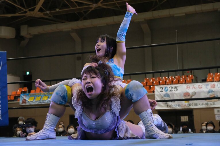 「可憐ですねぇ」人気女子レスラー・安納サオリに観客もウットリ…初の凱旋大会に滋賀が沸いた日「“絶対不屈彼女”は泣かないんです」(60)