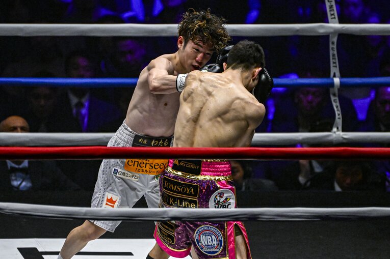寺地拳四朗vs.ユーリ阿久井政悟。3月13日、両国国技館　©Takuya Sugiyama