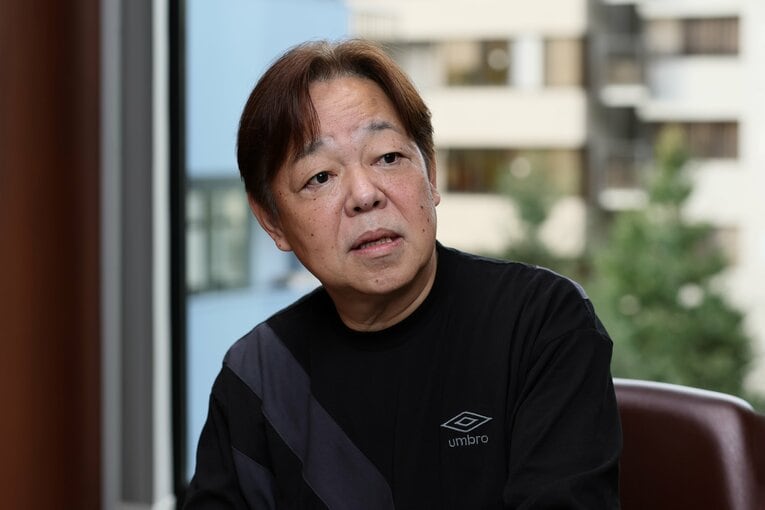 当日は朝に会場入りし、持参したマイクをセッティングする。一日の進行とオペレーションを確認し、資料を整理して夕刻の開始に備える　©Shigeki Yamamoto