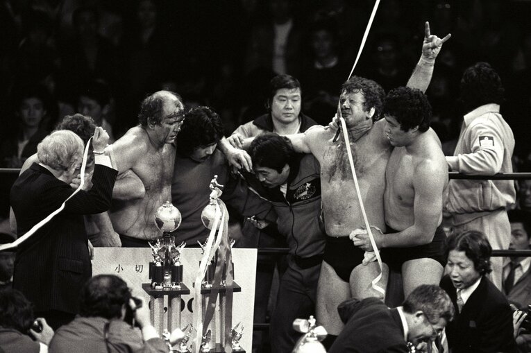 兄のドリー・ファンク・ジュニアと組んで世界最強タッグリーグ戦に優勝したテリー・ファンク。1982年12月13日、蔵前国技館