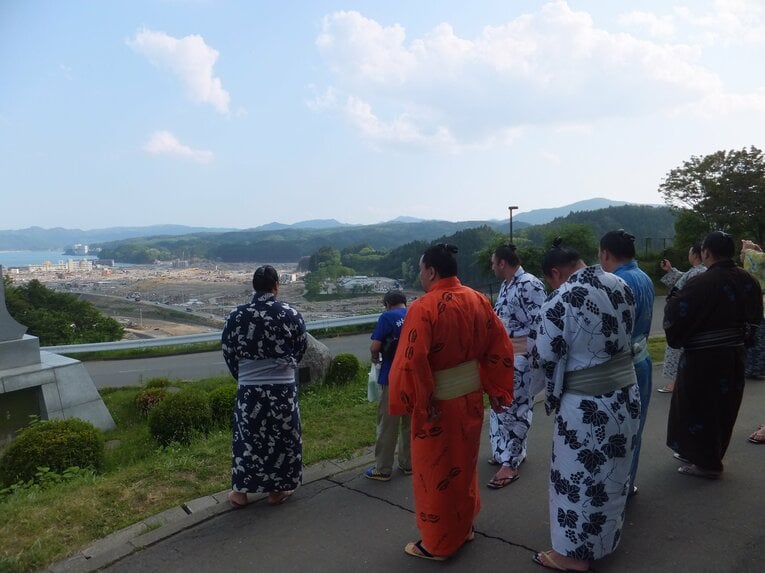 大相撲の“3.11”　被災地を訪れた力士たちの涙と誓い(2)