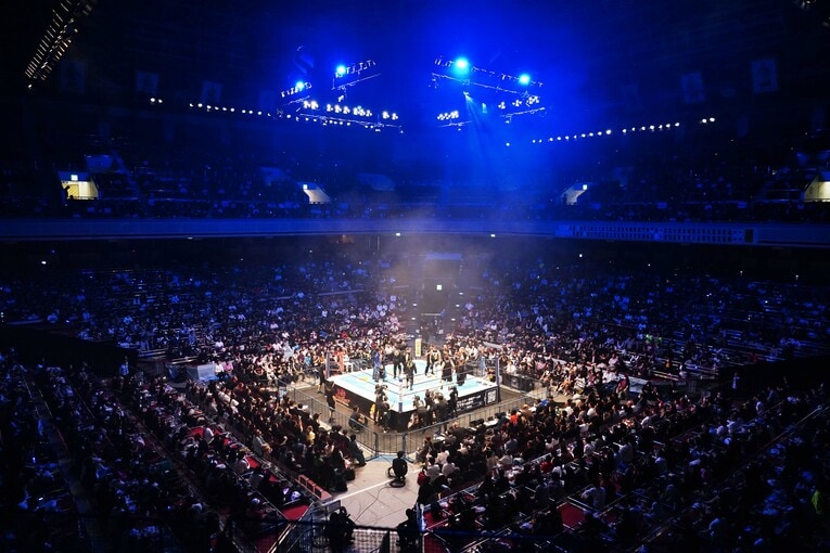 試合当日の両国国技館。SANADAとEVILによるランバージャック・デスマッチでのIWGP世界戦が行われたが、空席が目立った