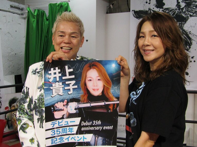 35周年記念イベントに向けた会見にて、神取忍と　©Kanako Ito