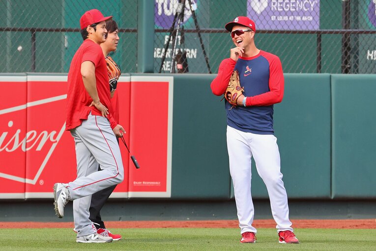 セントルイス遠征でラーズ・ヌートバーと再会した大谷翔平と水原一平通訳　©Getty Images