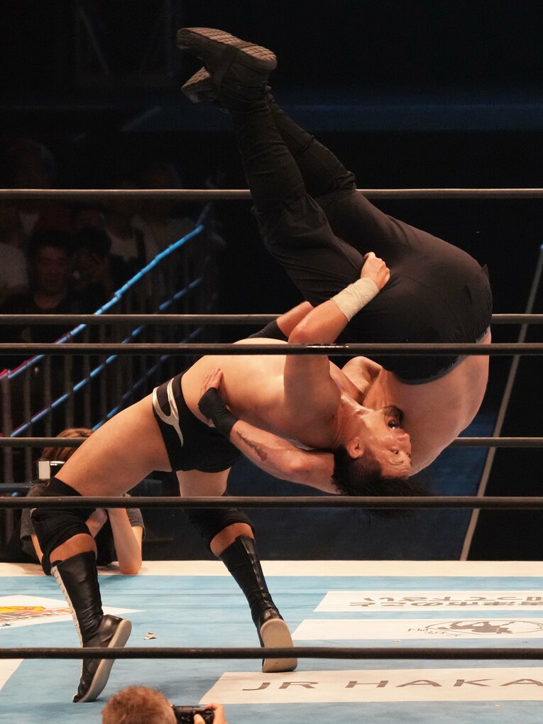 成田蓮のスープレックス　©Essei Hara