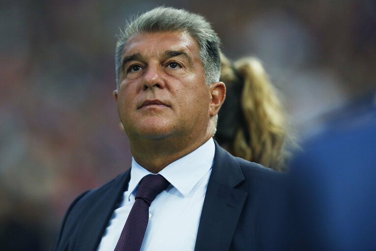 “財政難なのに大補強”バルサを激写　誹謗中傷されたデヨンクへの拍手、33歳レバンドフスキが作る深みとは〈次戦は久保建英ソシエダ〉(35)