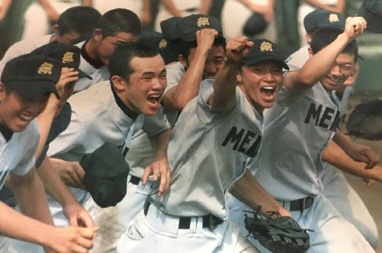 新潟明訓高校時代の阪長友仁氏（右から2人目）。アマ野球時代に華麗な経歴を持つ42歳はなぜ、安定した社会人生活からJICAへと進路を取ったのか ／ photograph by Tomohito Sakanaga