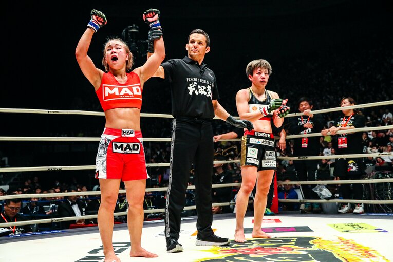 ハムがリベンジを達成し、第2代女子スーパーアトム級王者となった　©RIZIN FF Susumu Nagao