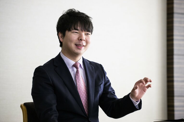 高見泰地七段は名人戦第5局の朝日副立会人を務めた　©Asami Enomoto