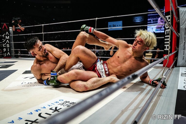 鈴木千裕vs.クレベル・コイケ　©RIZIN FF