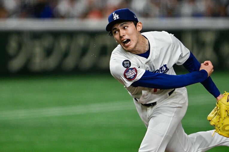 3回満塁のピンチをなんとかしのぎ切った佐々木朗希。飛び散る汗の玉まで見える　©Nanae Suzuki