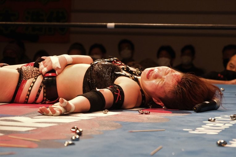 「いつか、傷だらけの背中でウェディングドレスを」 18歳の女子レスラー・鈴季すずが大流血を「嬉しい」と語る理由(48)