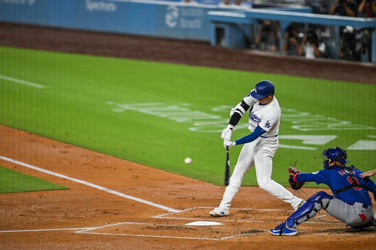 【最新「50－50への道」独自撮影カット】豪快なスイング　©Nanae Suzuki