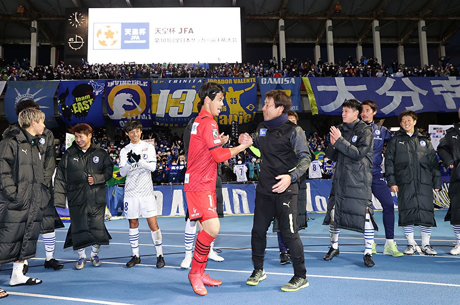 カタさんのサッカーで優勝したい J2降格も天皇杯王手 男がホレる片野坂監督とトリニータの6年間 J3 J1の逆襲劇 Jリーグ Number Web ナンバー