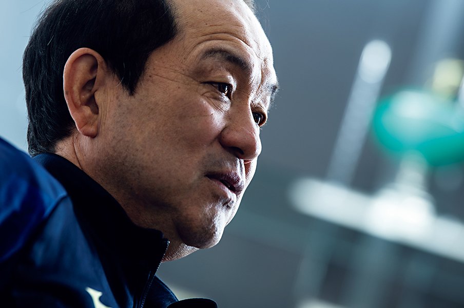 <智将の最強メソッド>風間八宏が考えるJの頂点。<Number Web> photograph by Keiichiro Natsume