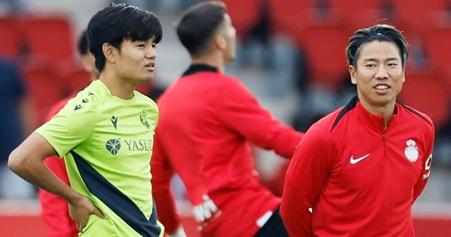 久保建英と浅野拓磨が笑顔で握手」4年ぶり日本人対決で敗戦にイラ立っ