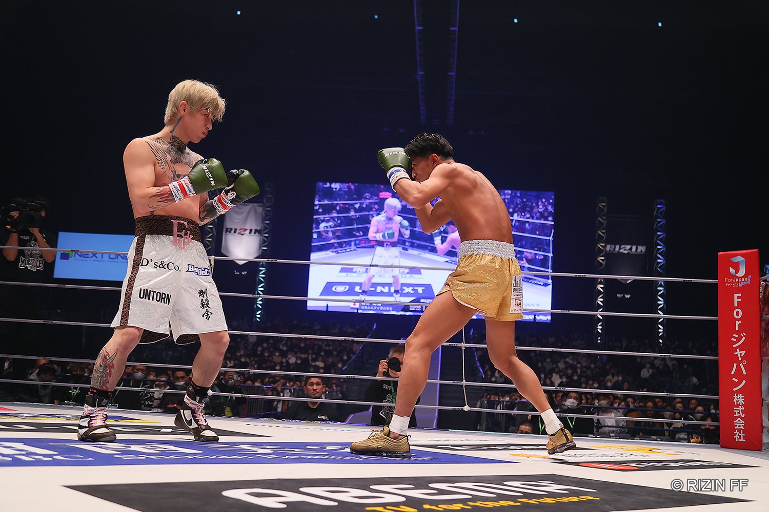 「X」の正体は梅野源治。打撃のスペシャリスト同士の対戦となった ©RIZIN FF