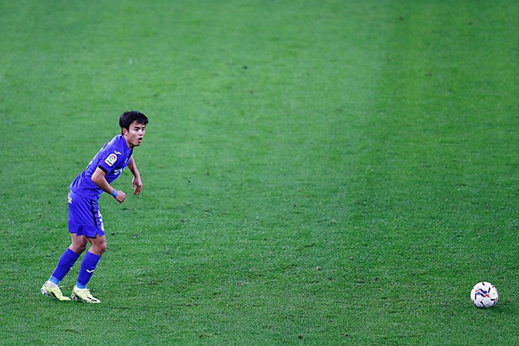 直接FKのキッカーを任された久保©Daisuke Nakashima