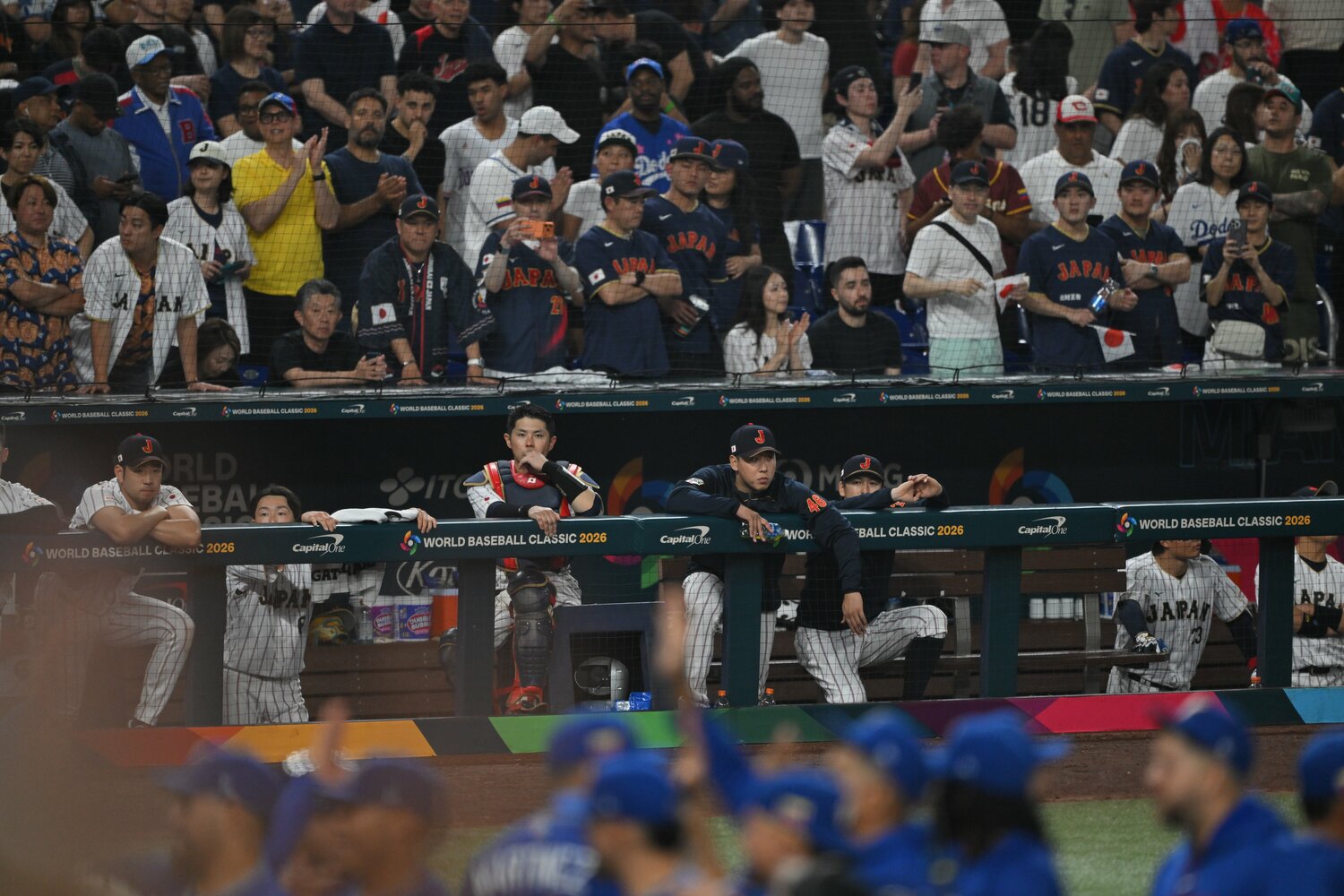 敗退の瞬間、呆然とする日本ベンチ　©Nanae Suzuki