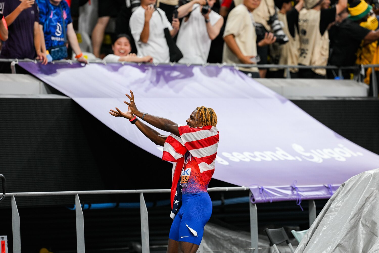 100mのゴール後はファンに向けて「かめはめ波」　©Nanae Suzuki