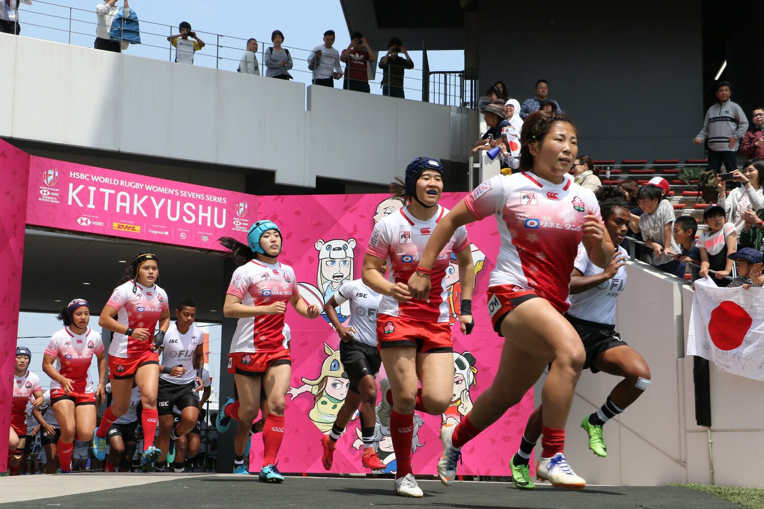 2019年4月、当時高校3年生で出場したセブンズ北九州大会でワールドシリーズデビュー（右から2人目）©︎Nobuhiko Otomo