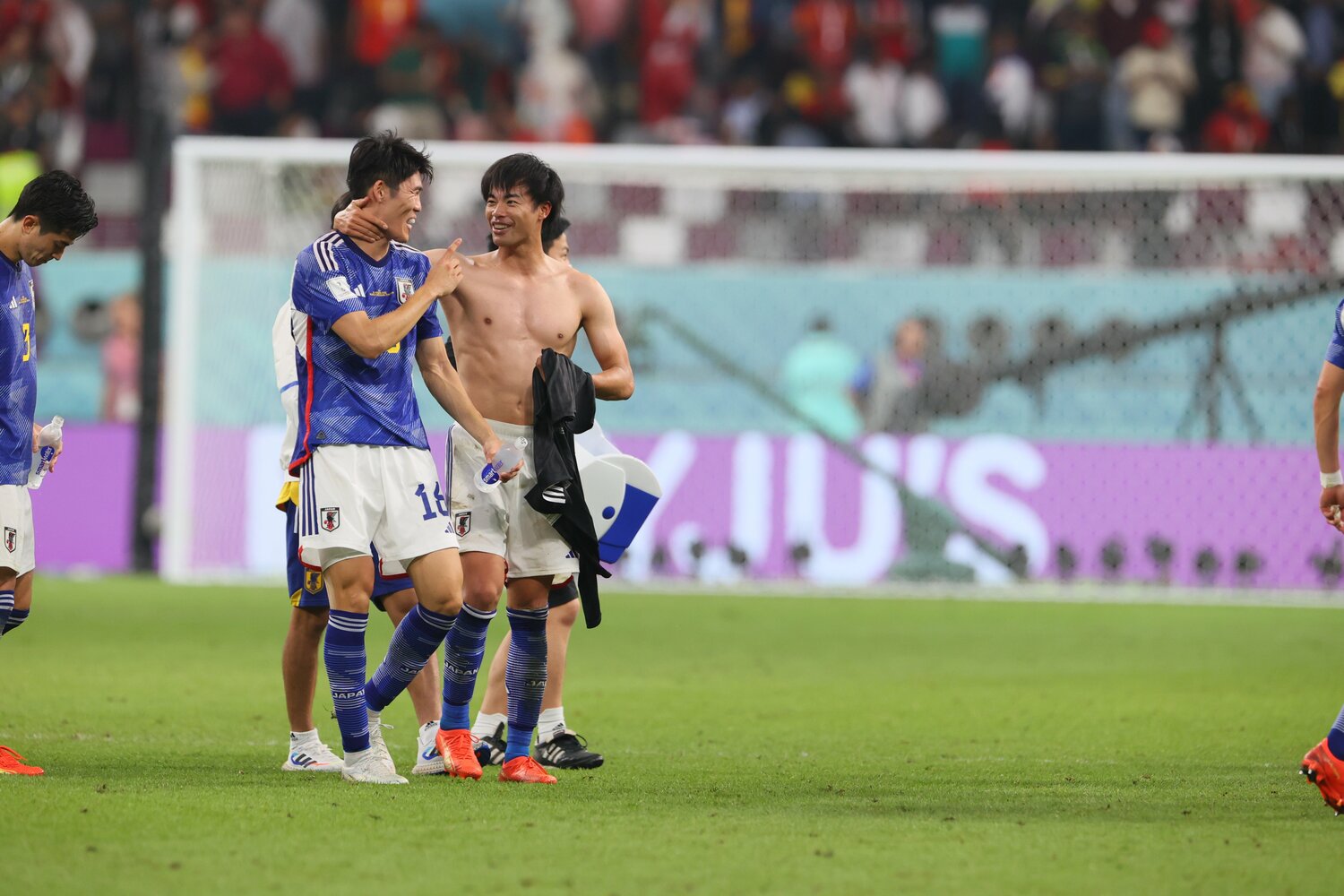 同い年の三笘や世代別代表で共にプレーした冨安らのW杯の活躍は、伊藤を大いに刺激した ©︎JMPA