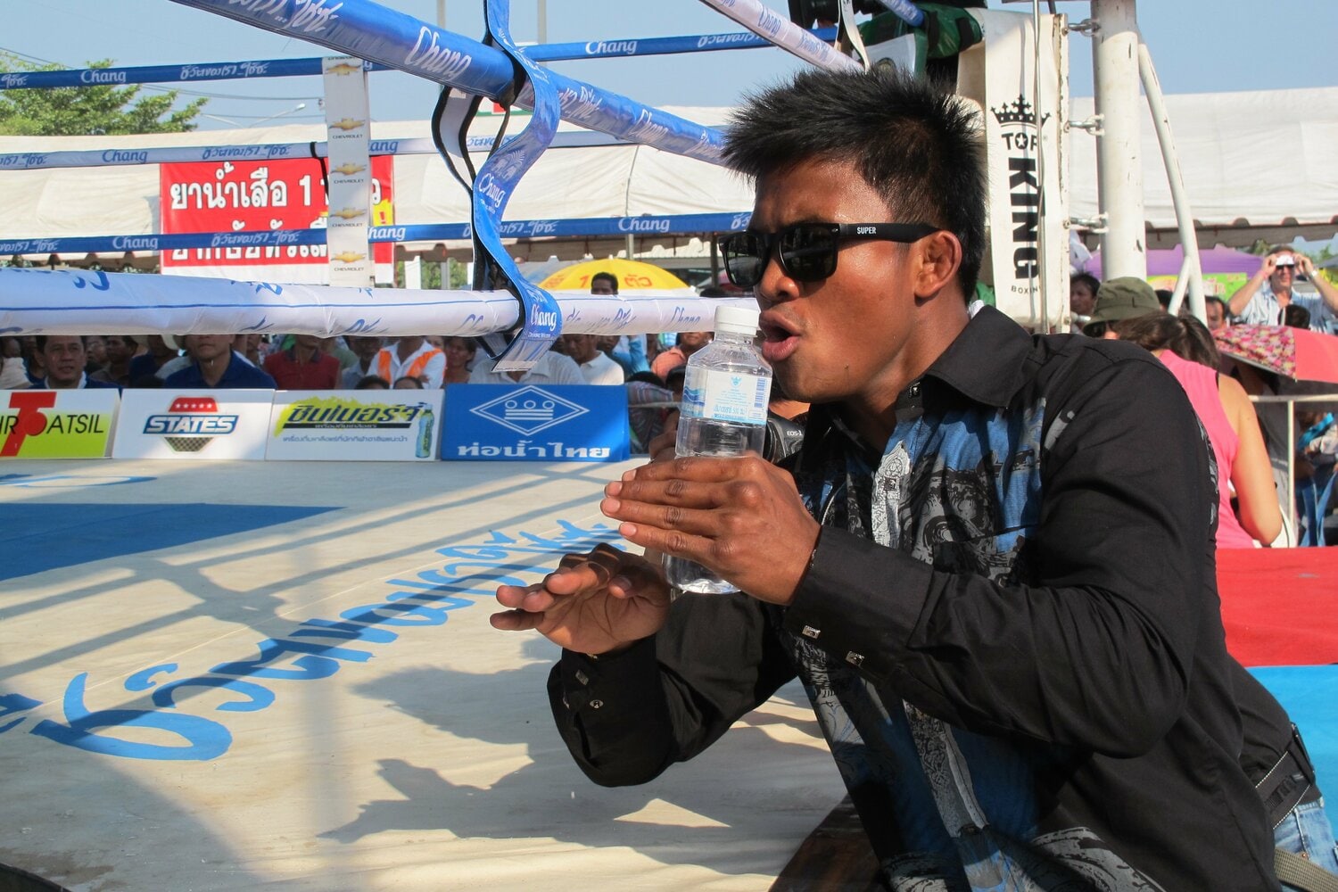 セコンドにつくブアカーオ。2013年にタイで撮影　©Koji Fuse