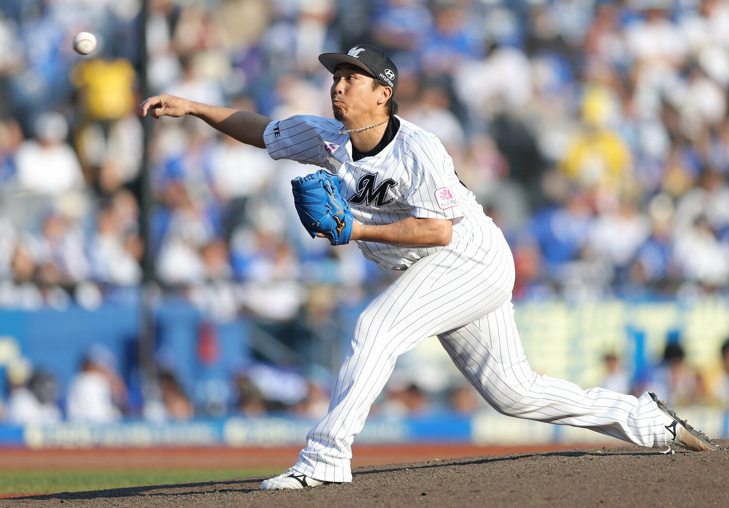 力投する益田 ©JIJI PRESS