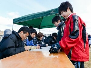 「まさか、ここに龍がいたなんて！」鹿島で引退を考えた遠藤康（34歳）が故郷・仙台で“あの石巻の少年”と再会…3.11がつなぐ物語