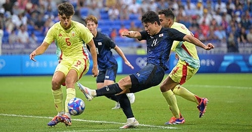 サッカーボール斉藤学選手 サッカーボール斉藤学選手 MF19/齋藤 学選手 | 選手・スタッフ