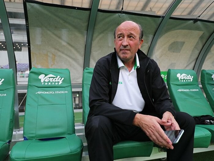 持ち込んだのは規律だけじゃない。東京V・ロティーナ監督のJ1昇格計画。＜Number Web＞ photograph by J.LEAGUE PHOTOS