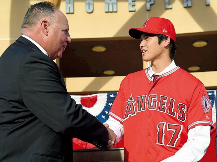 「二刀流」に最良な環境を探り、エンゼルスを選んだ大谷翔平。~頭の柔らかい監督のもとで、大谷狂騒曲がついに始まる~<Number Web> photograph by KYODO